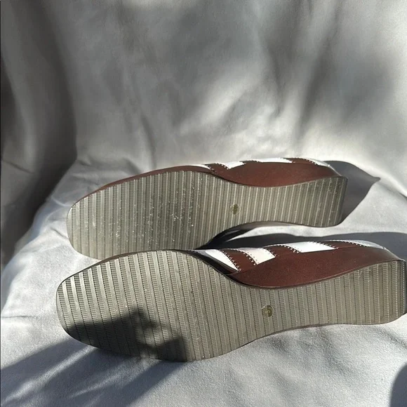 Brown and White Women's Leisure walking shoes by Amalfi by Rangoni size 91/2. - Picture 3 of 6